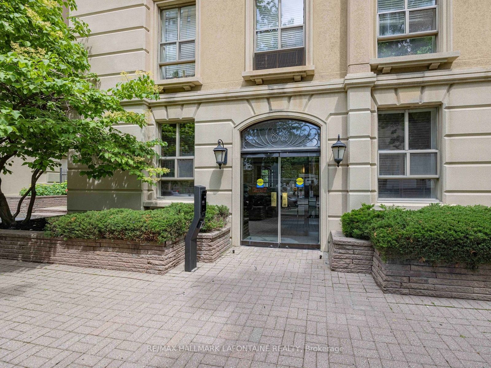 504-88 Charles Street E, Toronto, ON, M4Y 2W7