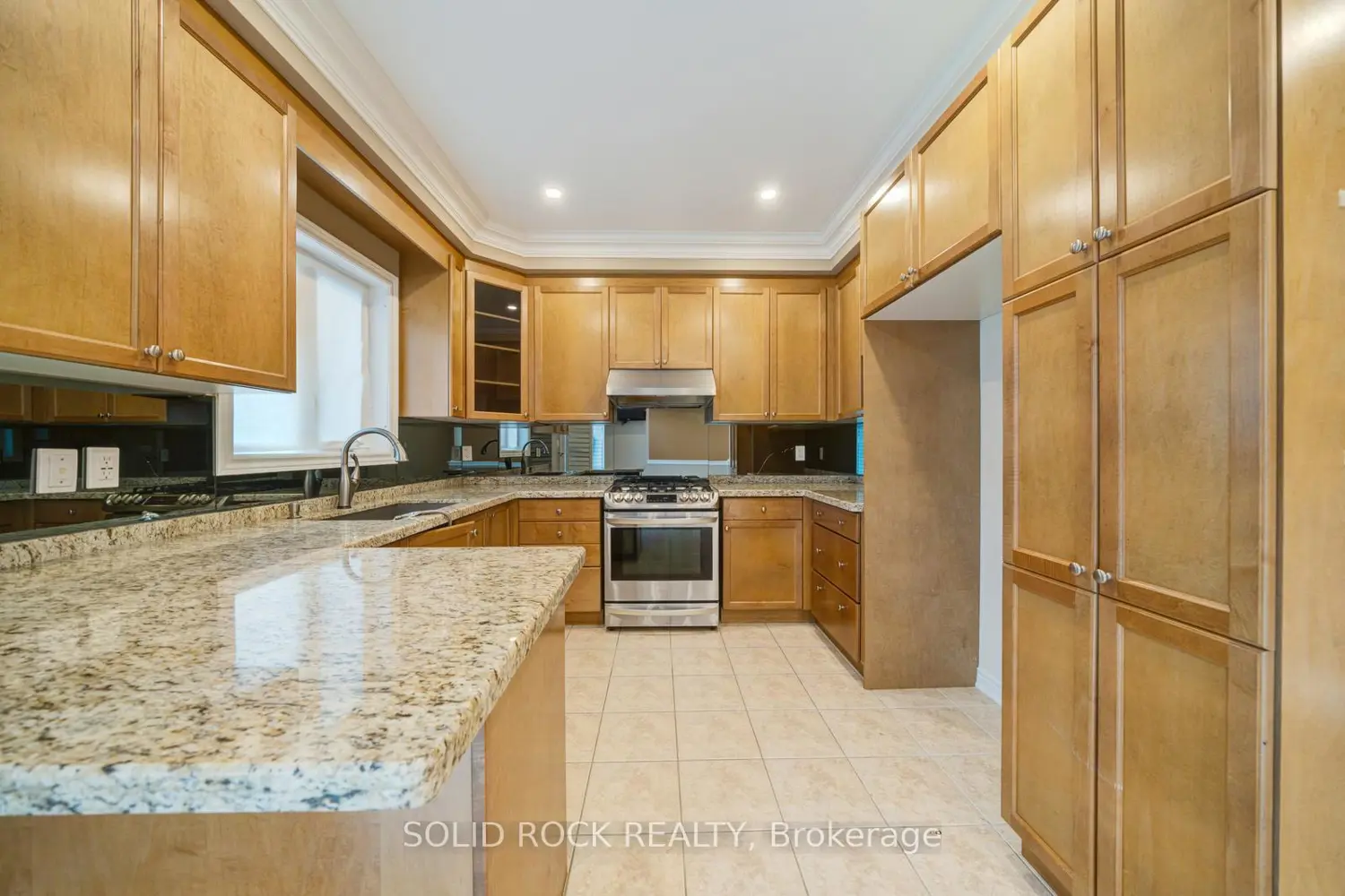 32 Albert Roffey Crescent photo 5