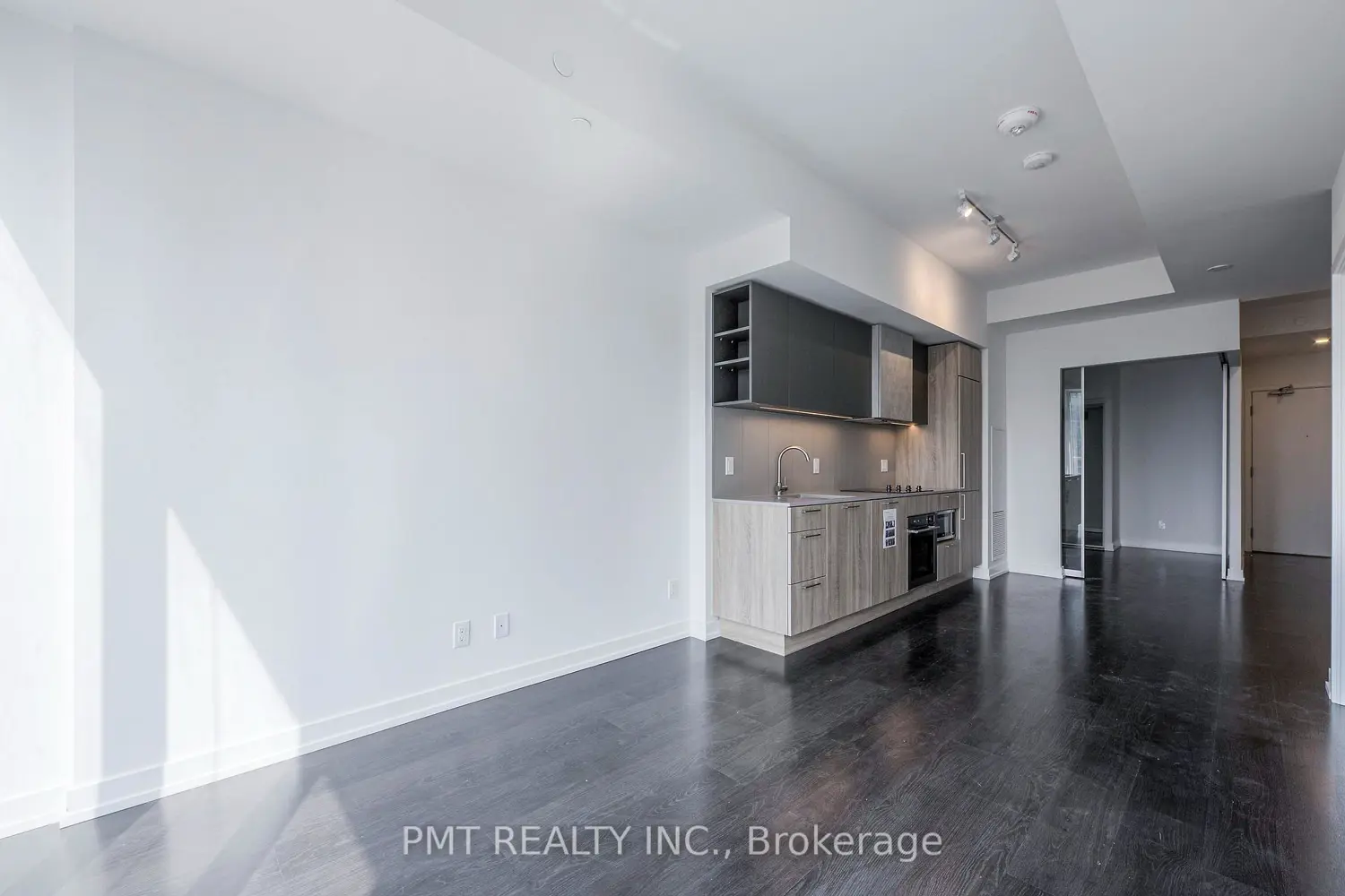 19 Western Battery Road 710 photo 4