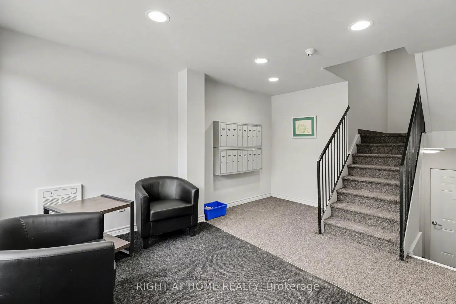 646 Cummings Avenue 202 photo 4