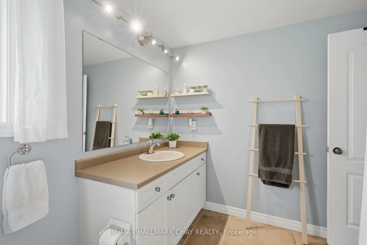 17 Armeda Clow Crescent photo 5