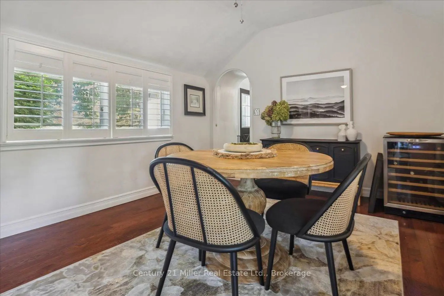 585 Dundas Street photo 5