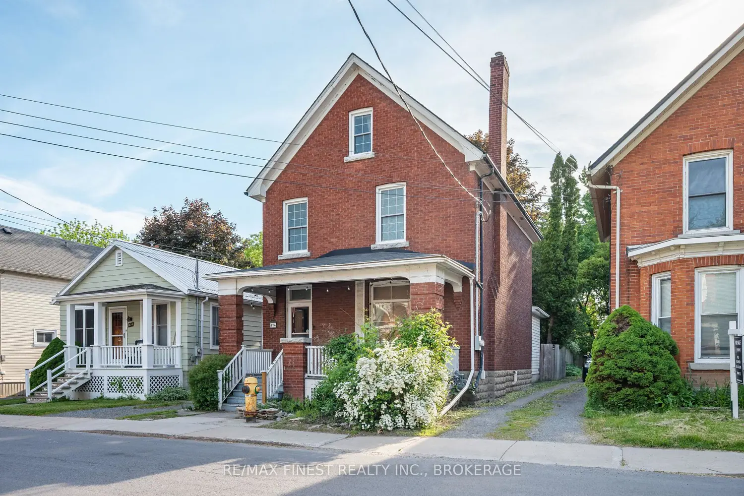 476 Victoria Street photo 2