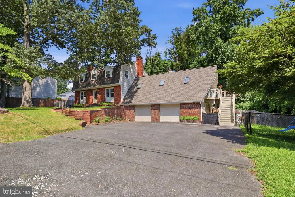 678 209th St, Pasadena, MD 21122 photo 2