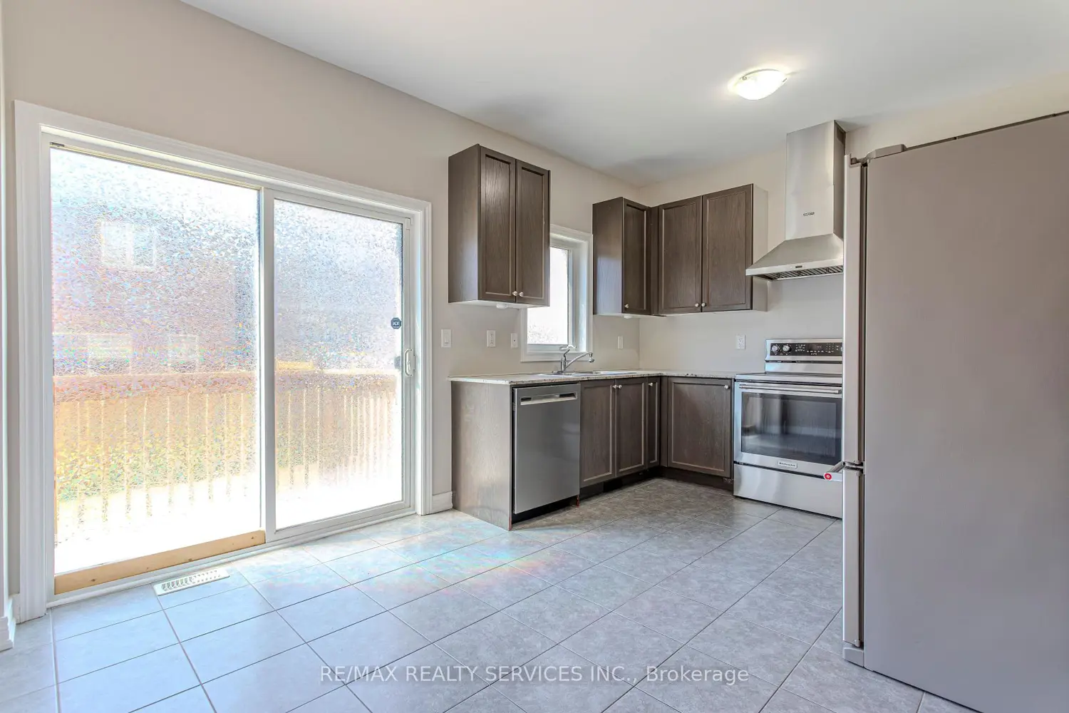 3896 Tufgar Crescent photo 4