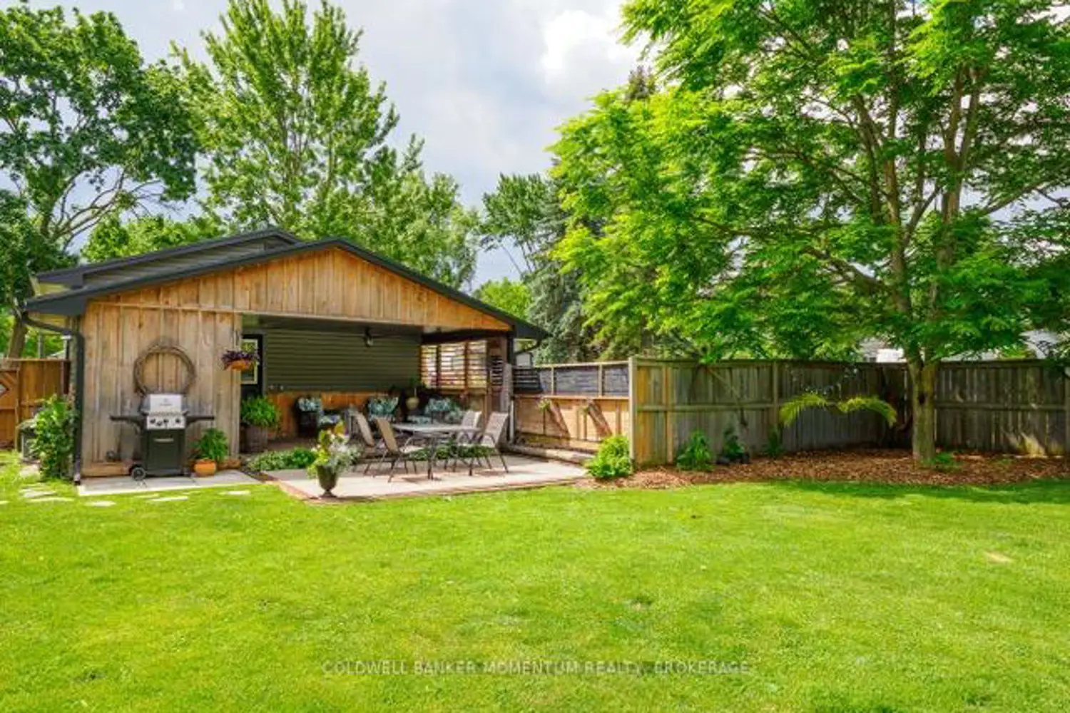 1551 Old Brock Street photo 2