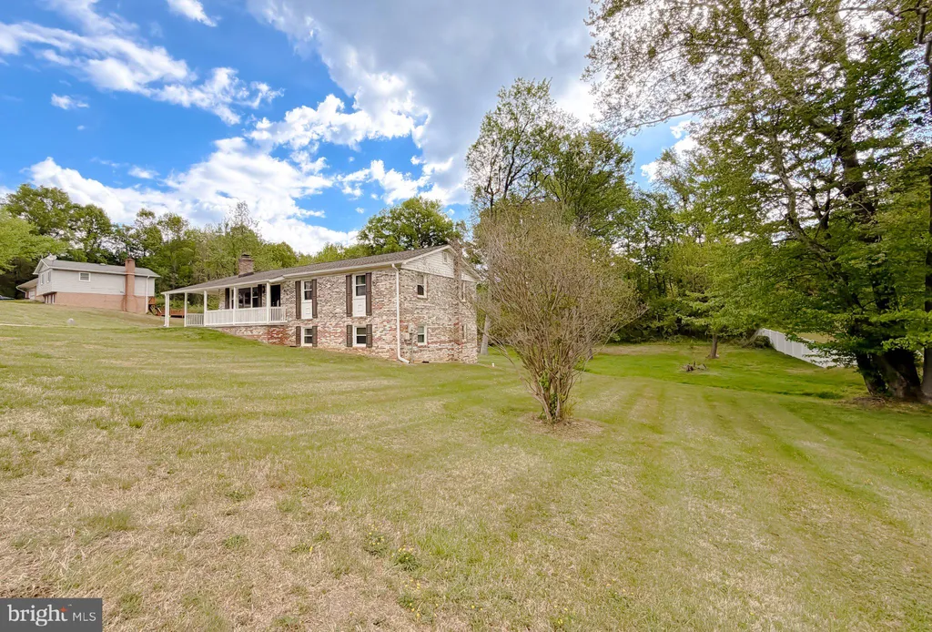 8525 Cardinal Ln, White Plains, MD 20695 photo 4