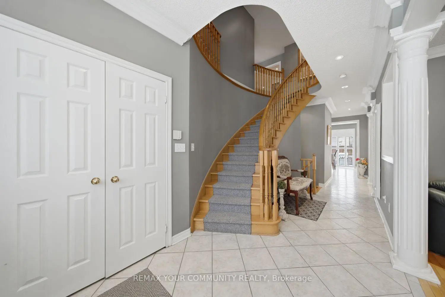 10 St Clare Boulevard photo 2
