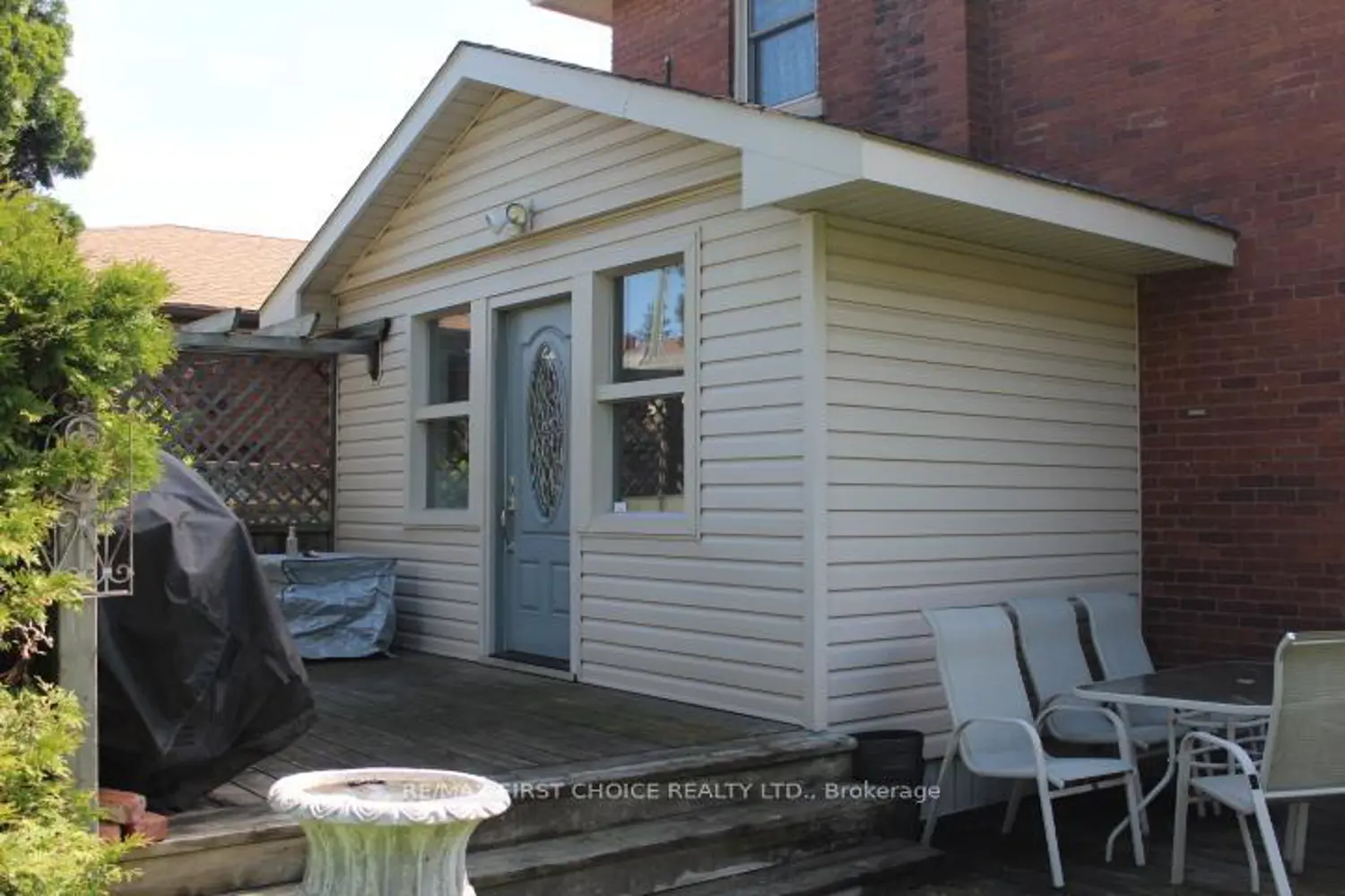 310 Algoma Street photo 3