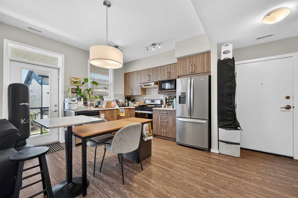 204-330 Redstone NE, Calgary, AB, T3N 1M5 photo 3