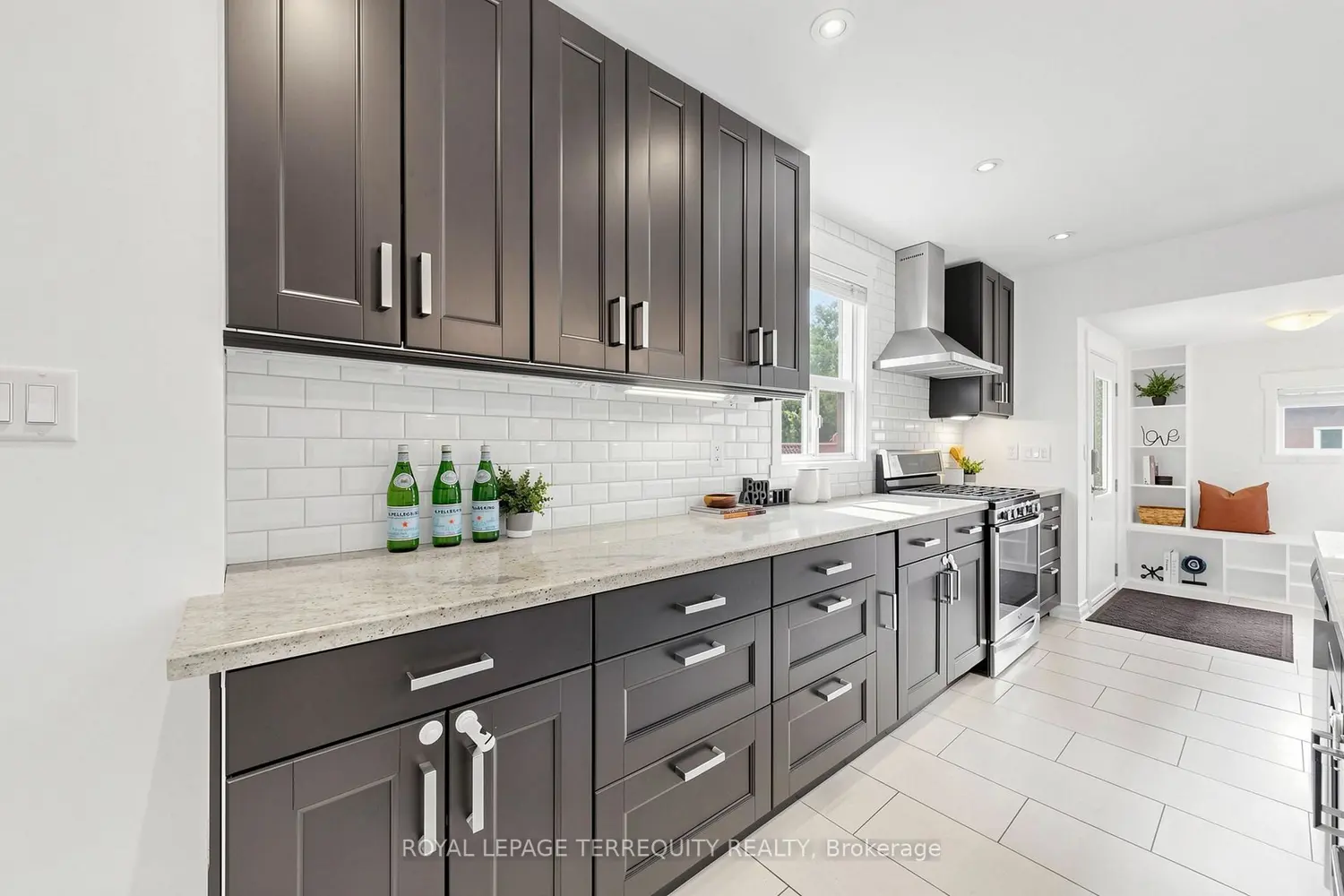 150 Osler Street photo 4