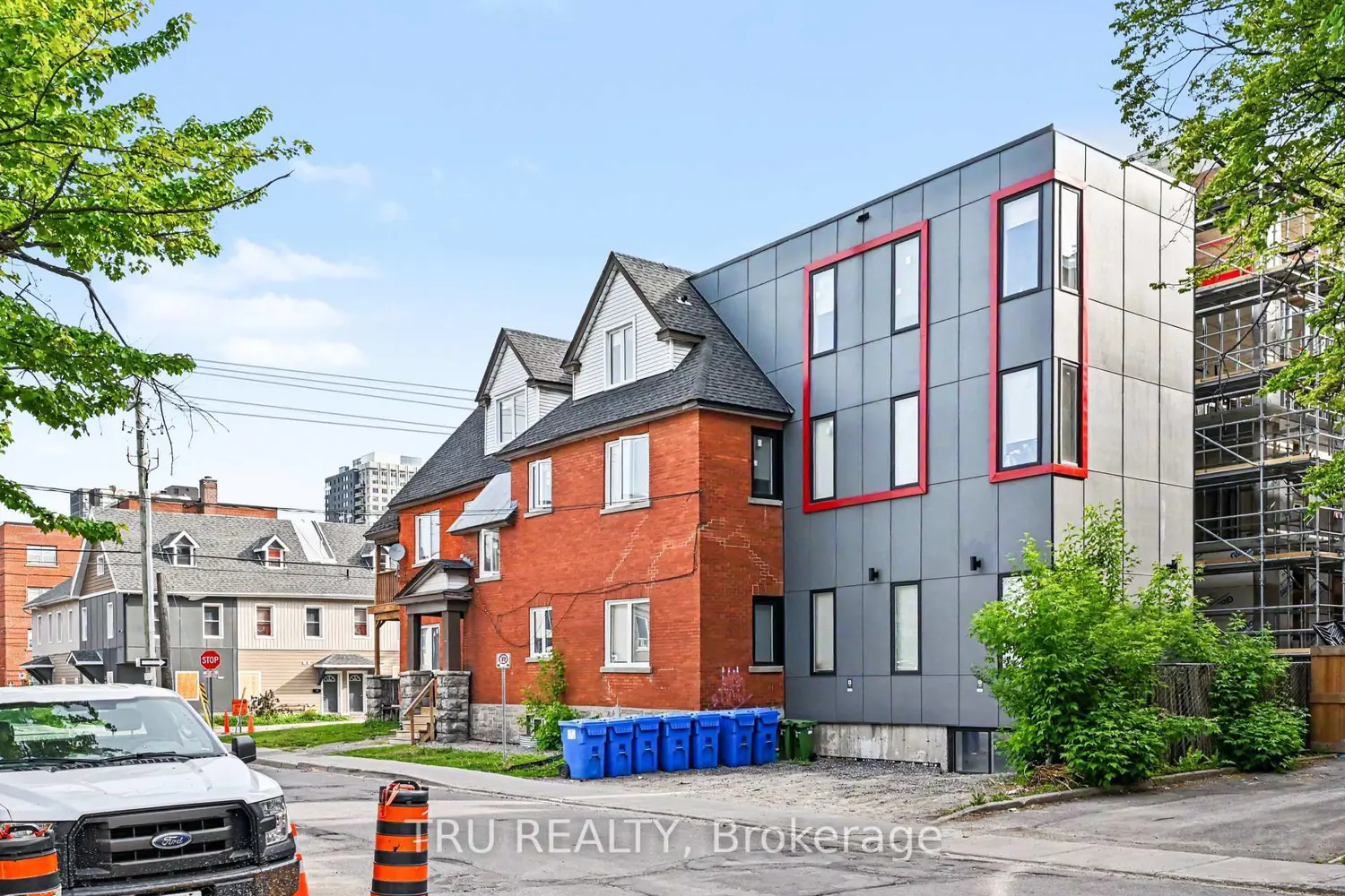 351 Friel Street photo 3