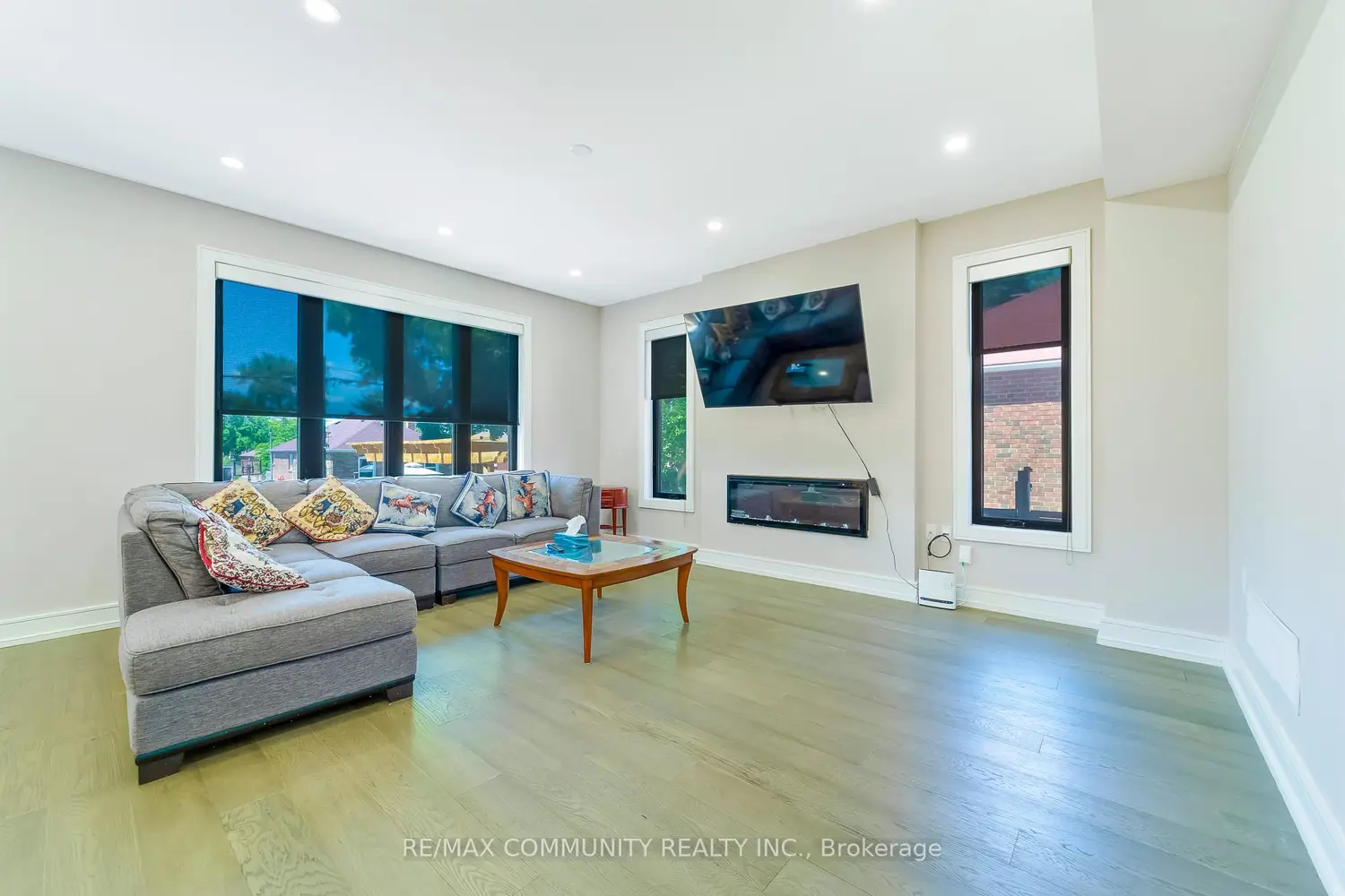 856 Kennedy Road photo 5