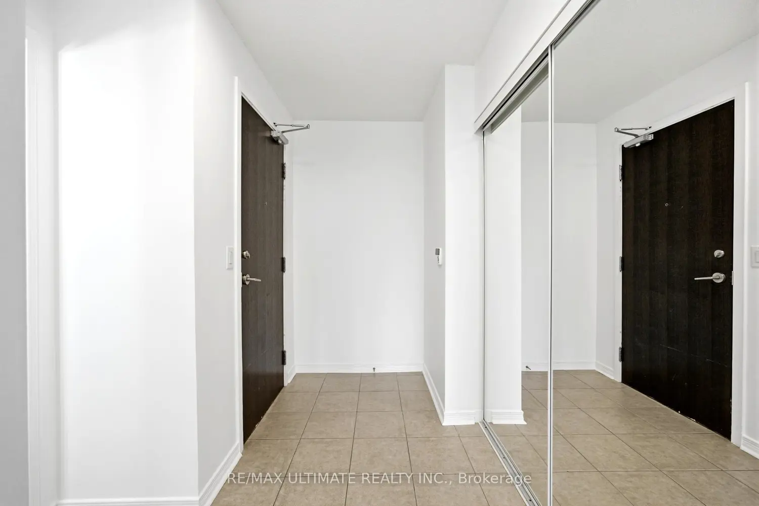 3 Michael Power Place 1603 photo 4