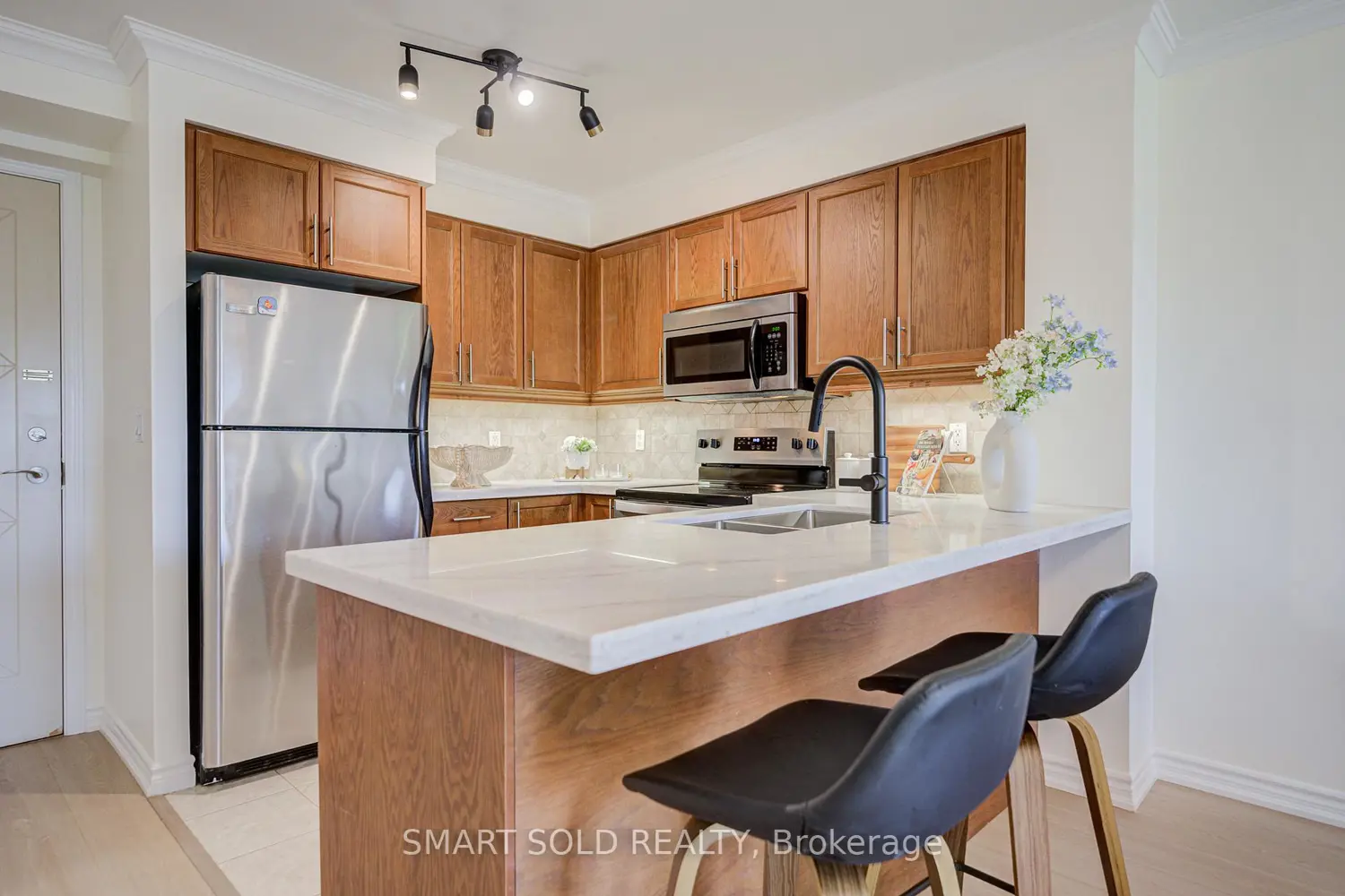 18 Harding Boulevard 410 photo 3