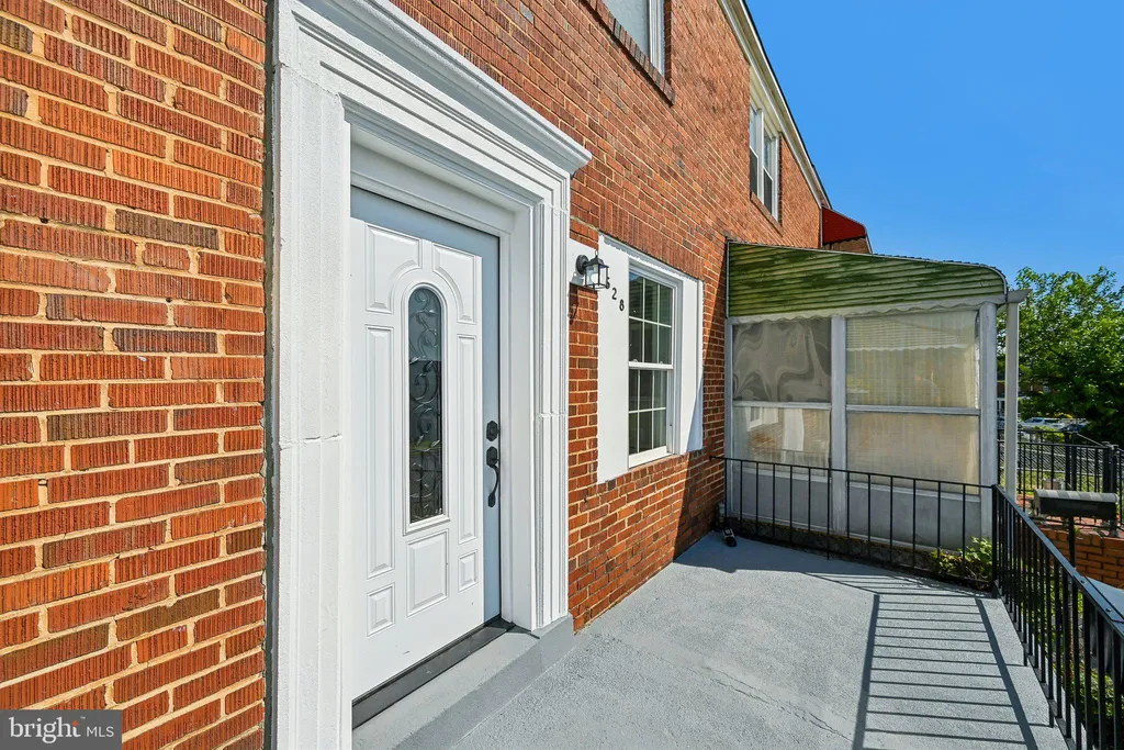628 Roundview Road, Baltimore, MD 21225 photo 3