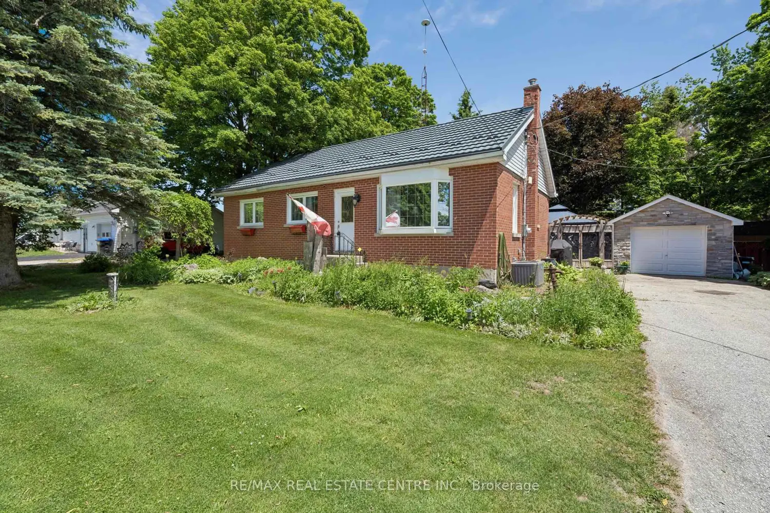 871 Penetanguishene Road photo 2