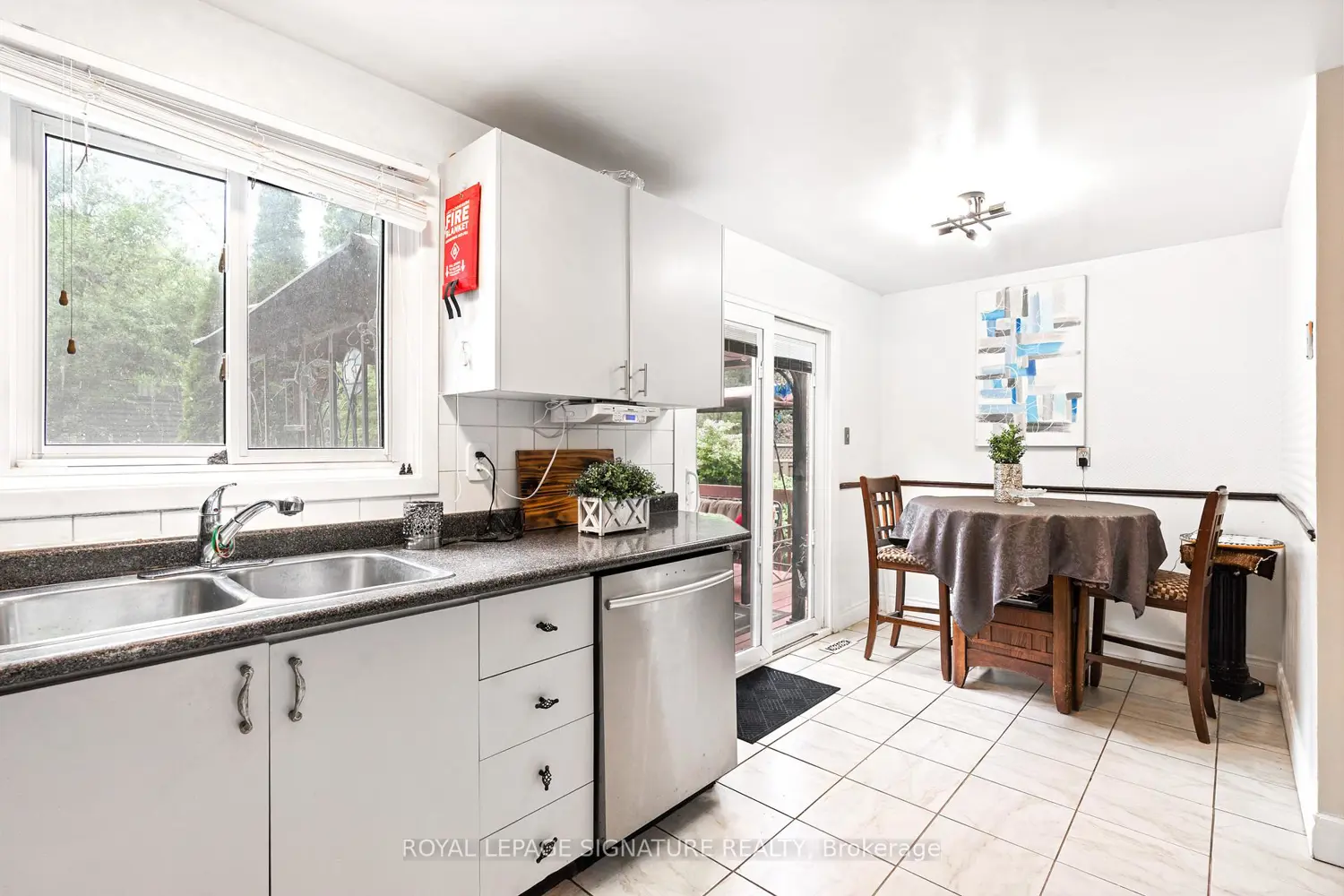 20 Melva Crescent photo 5