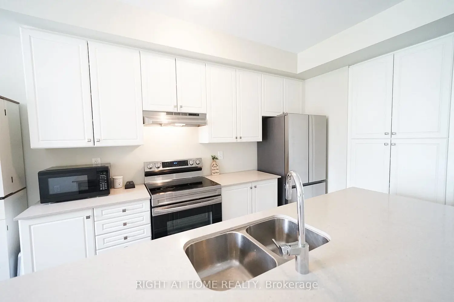 185 Bedrock Drive 23 photo 2