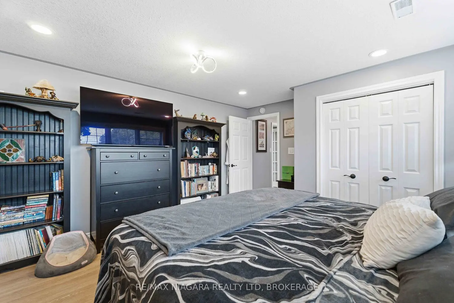 661 Carl Road photo 5