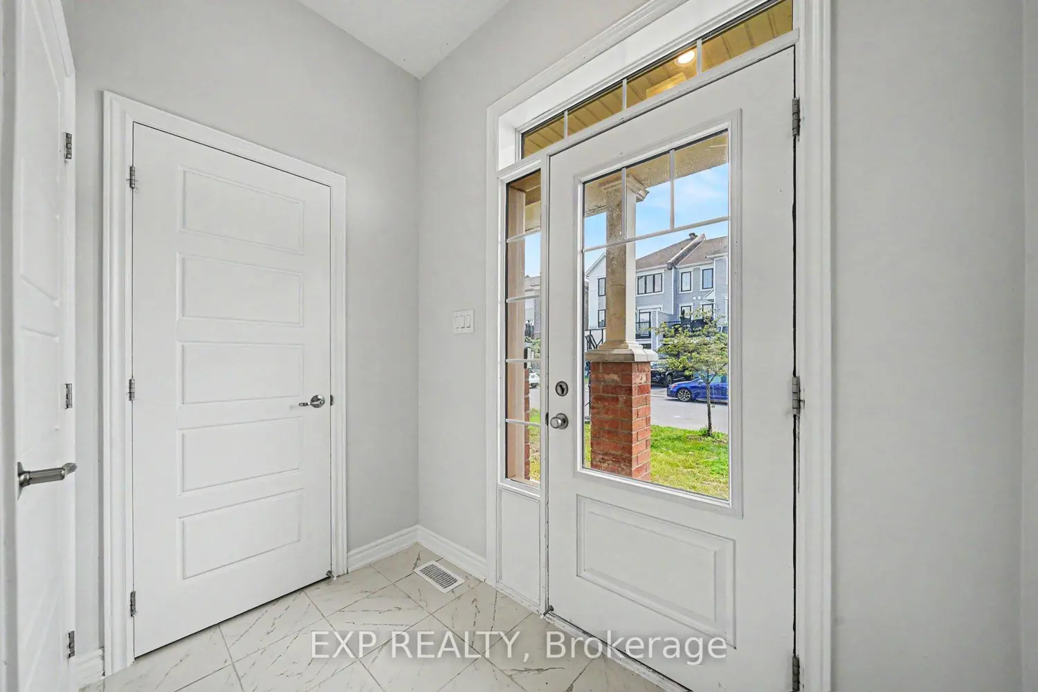 523 Catleaf Row photo 4