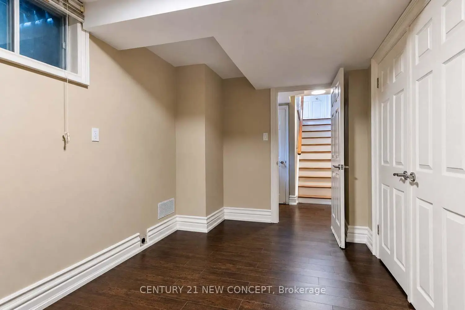 351 Byng Avenue photo 5