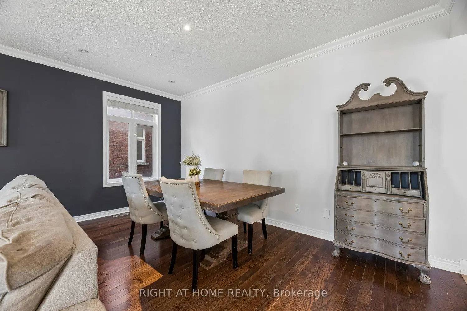 99 Hockley Avenue photo 3