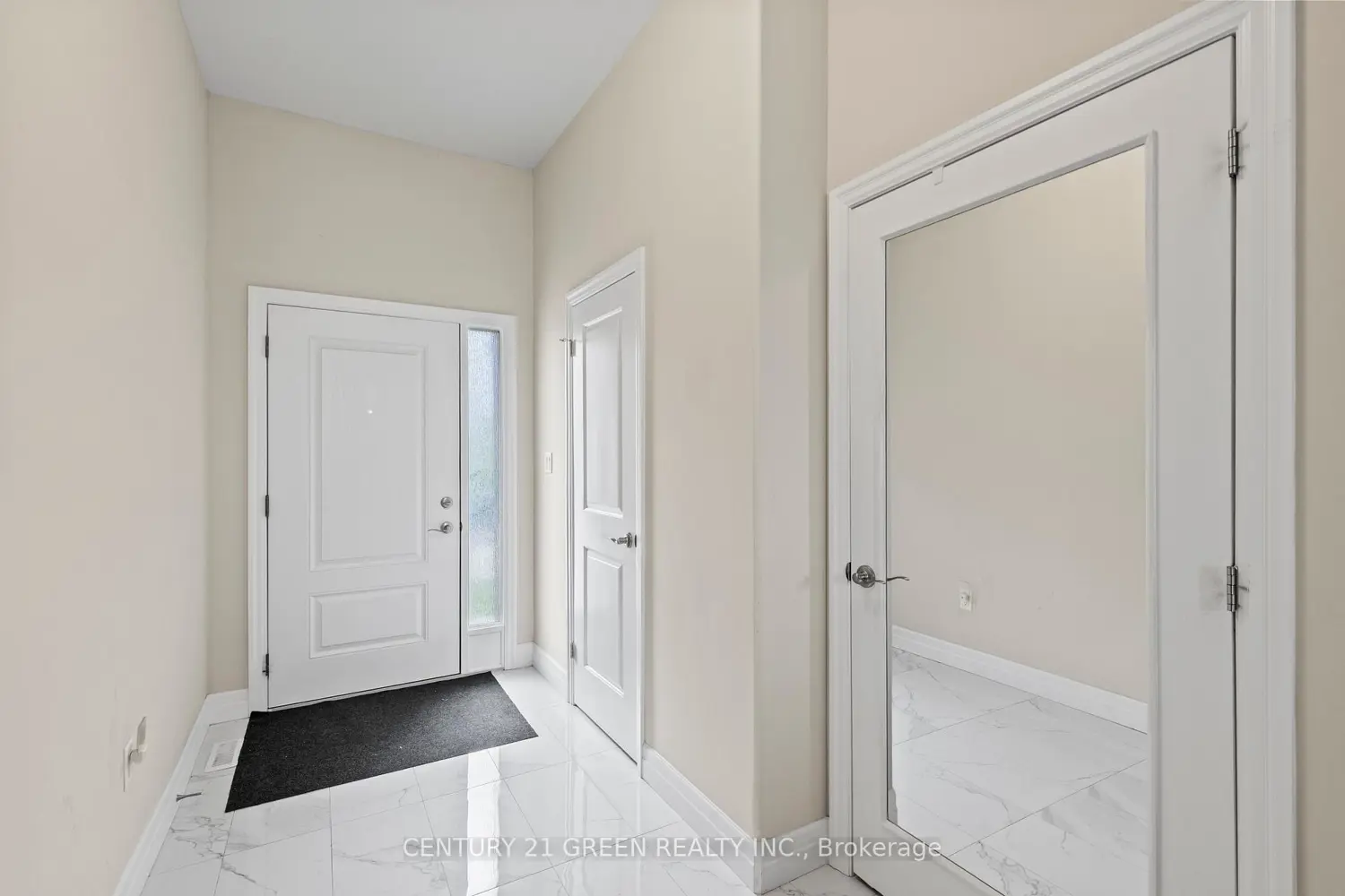 851 Sarnia Road photo 2