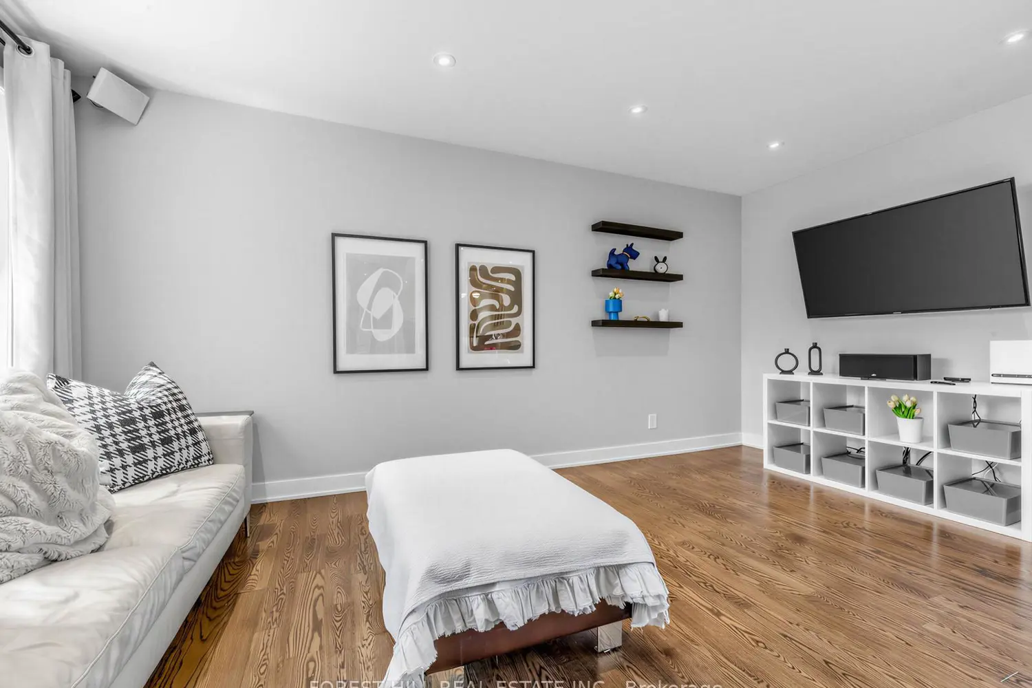 72 Woodgarden Crescent photo 4