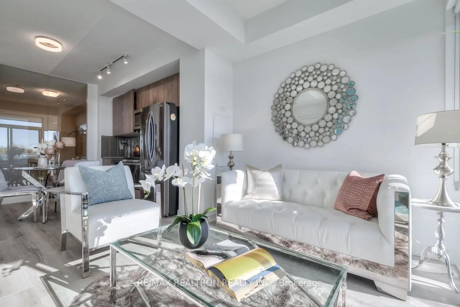 621 Sheppard Avenue 628 photo 3