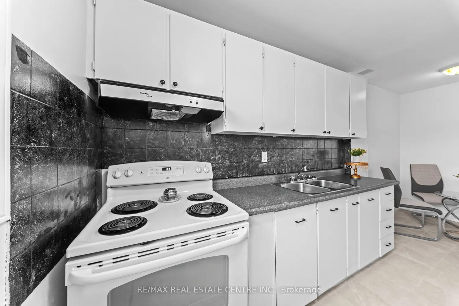 13 Gold Pine Court photo 5