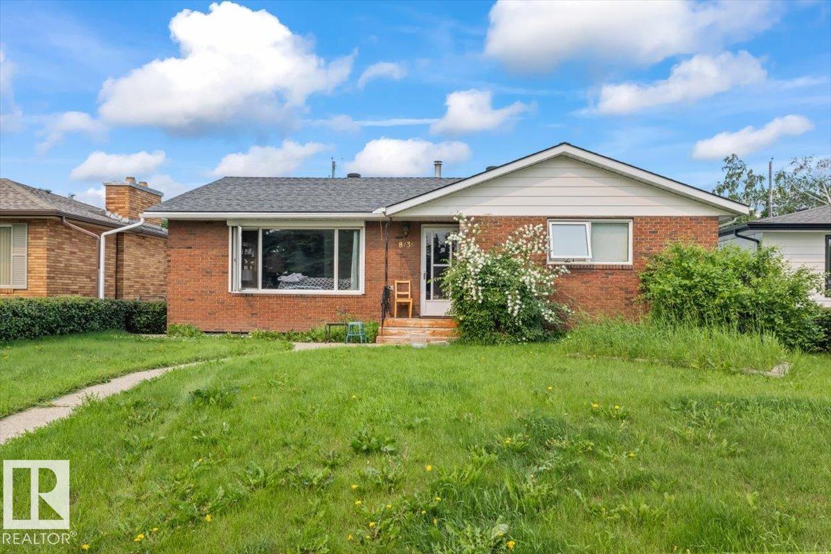 8736 72 Street NW, Edmonton, AB, T6B1Y5