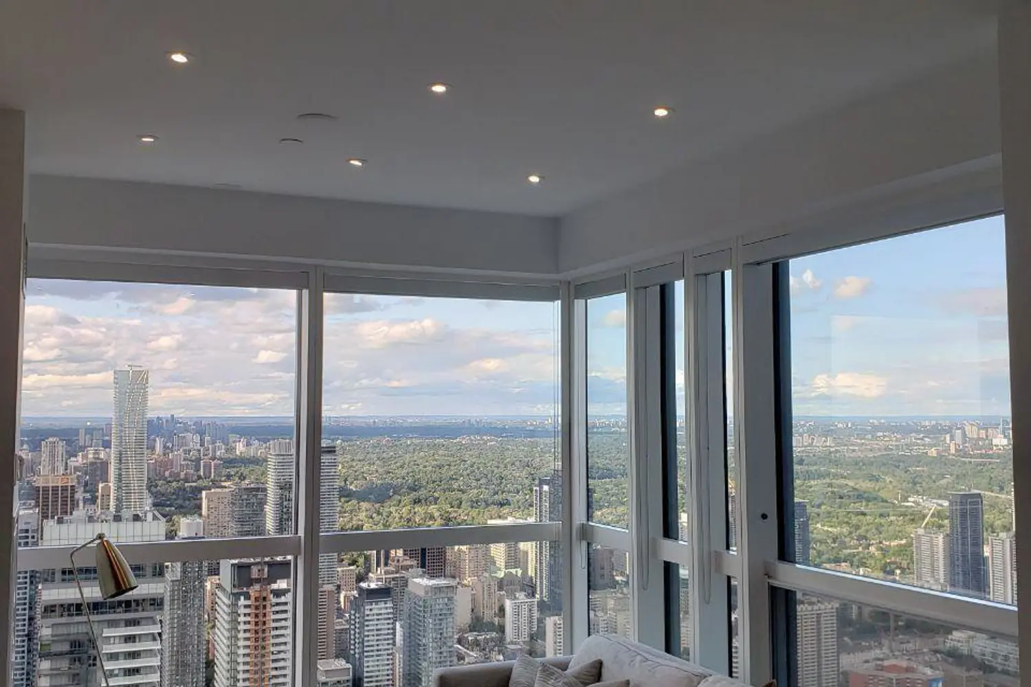 388 Yonge Street 7401 photo 5