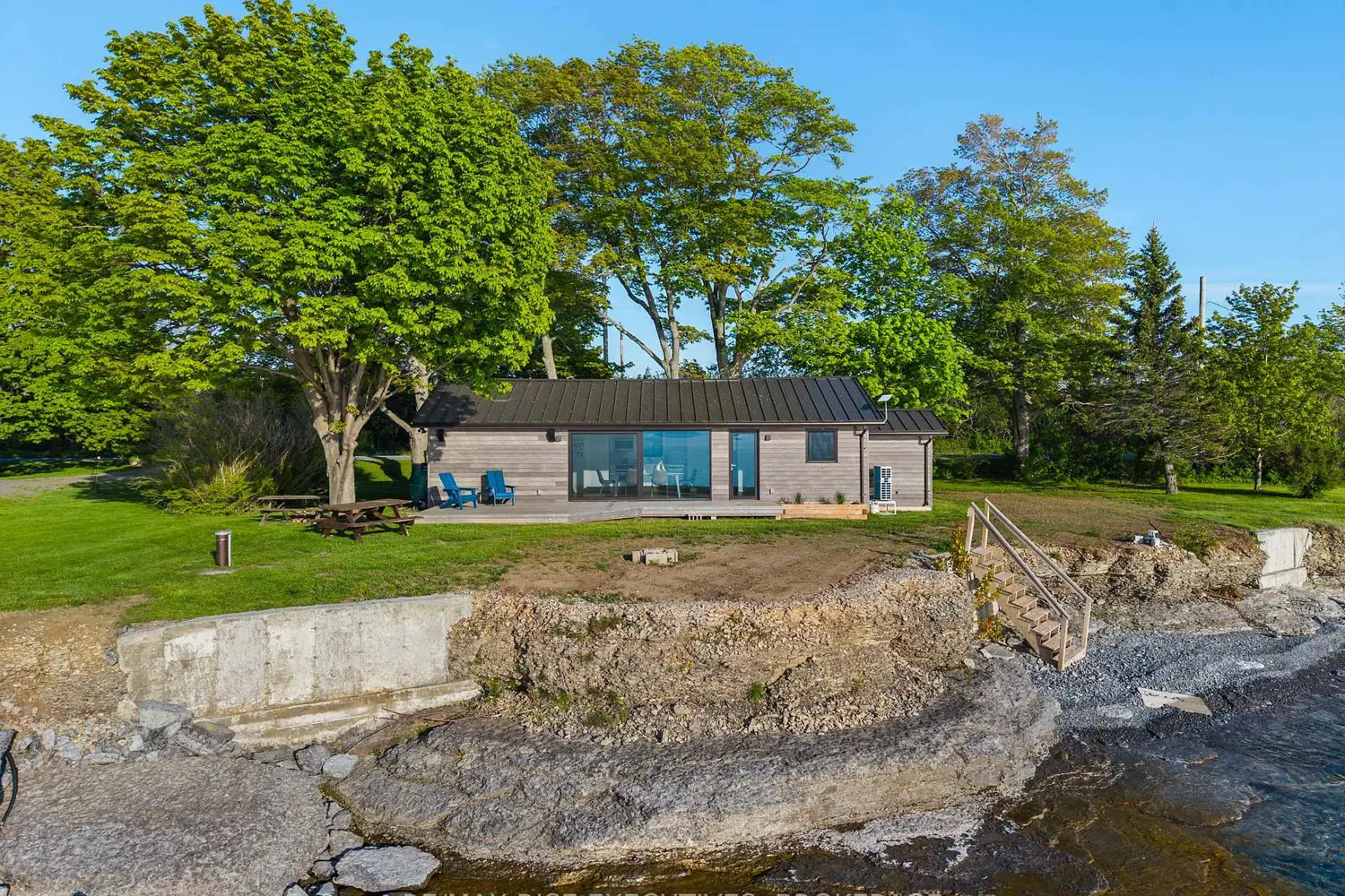 682 Salmon Point Road photo 2