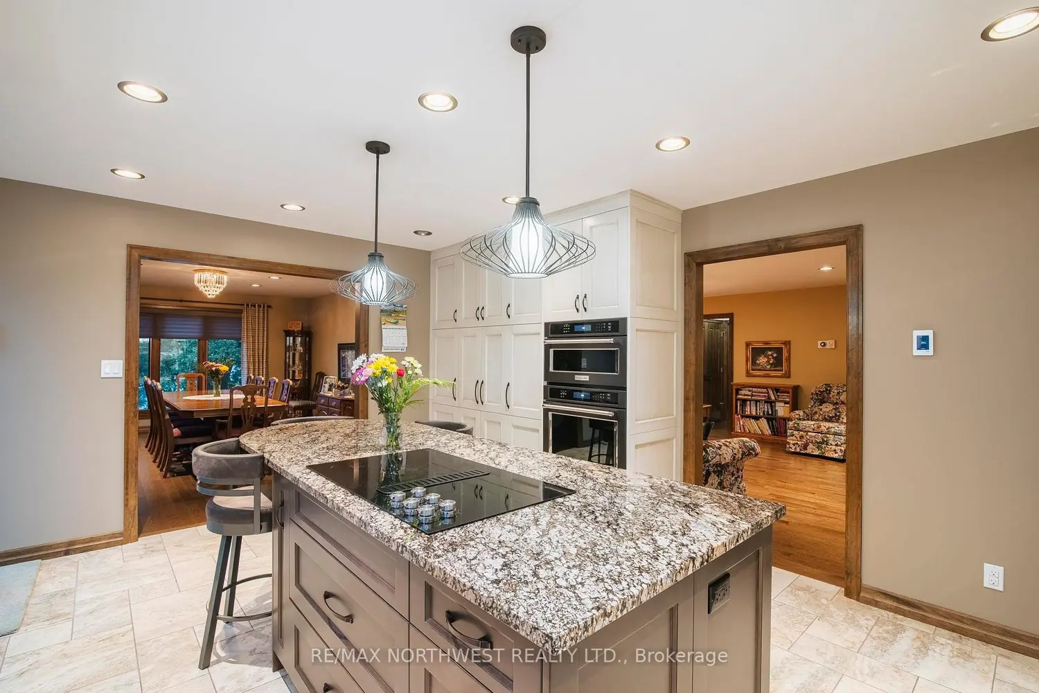 110 Lakeside Crescent photo 5