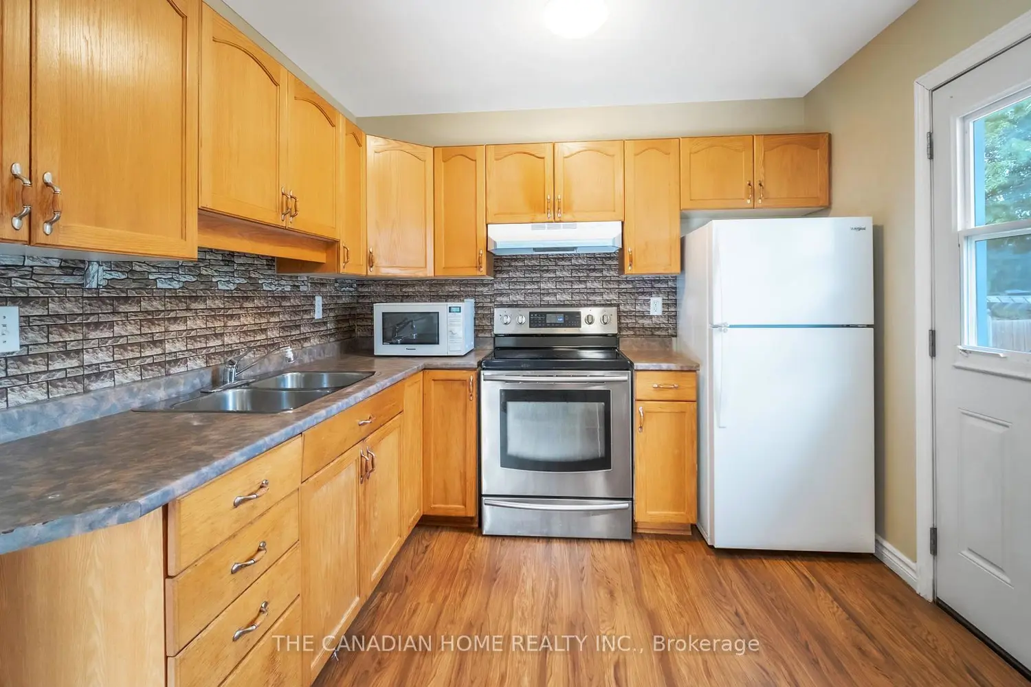 45 Oak Street photo 4
