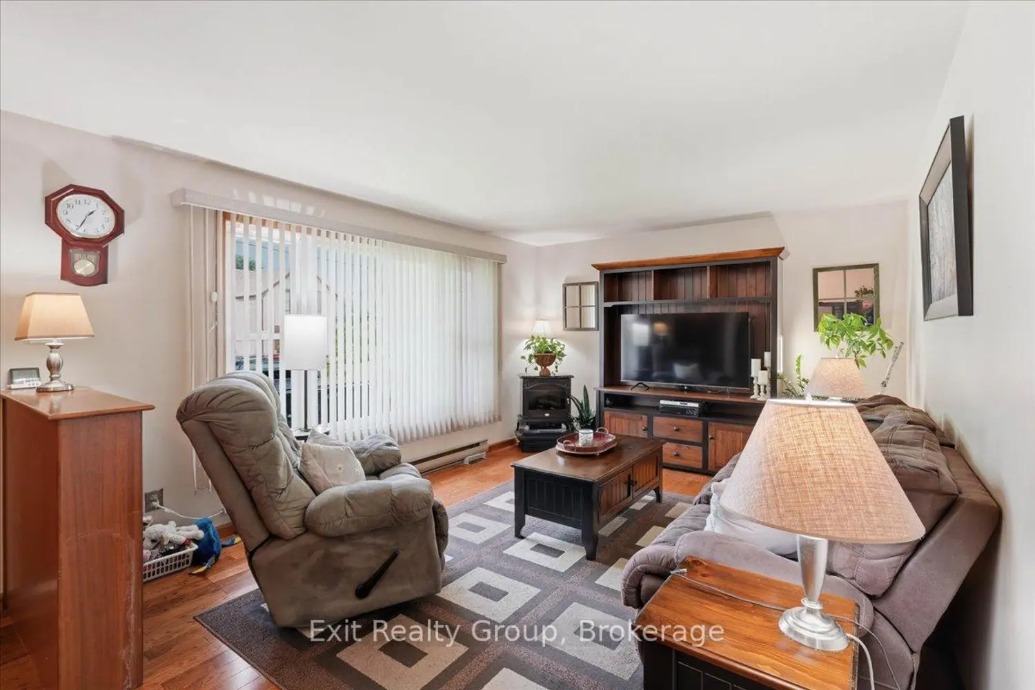 192 Baker Street photo 2