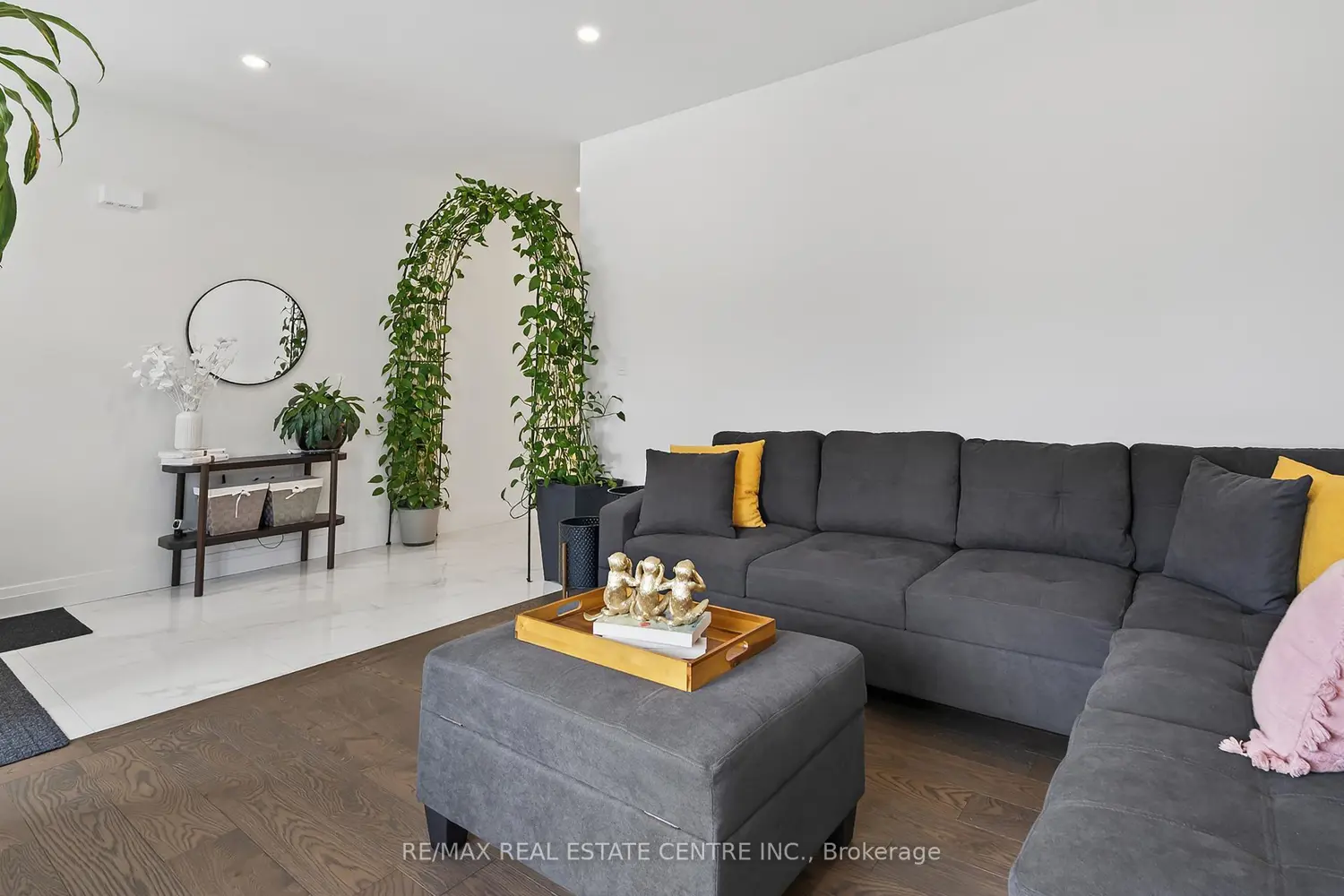 209 Jeffrey Place photo 2