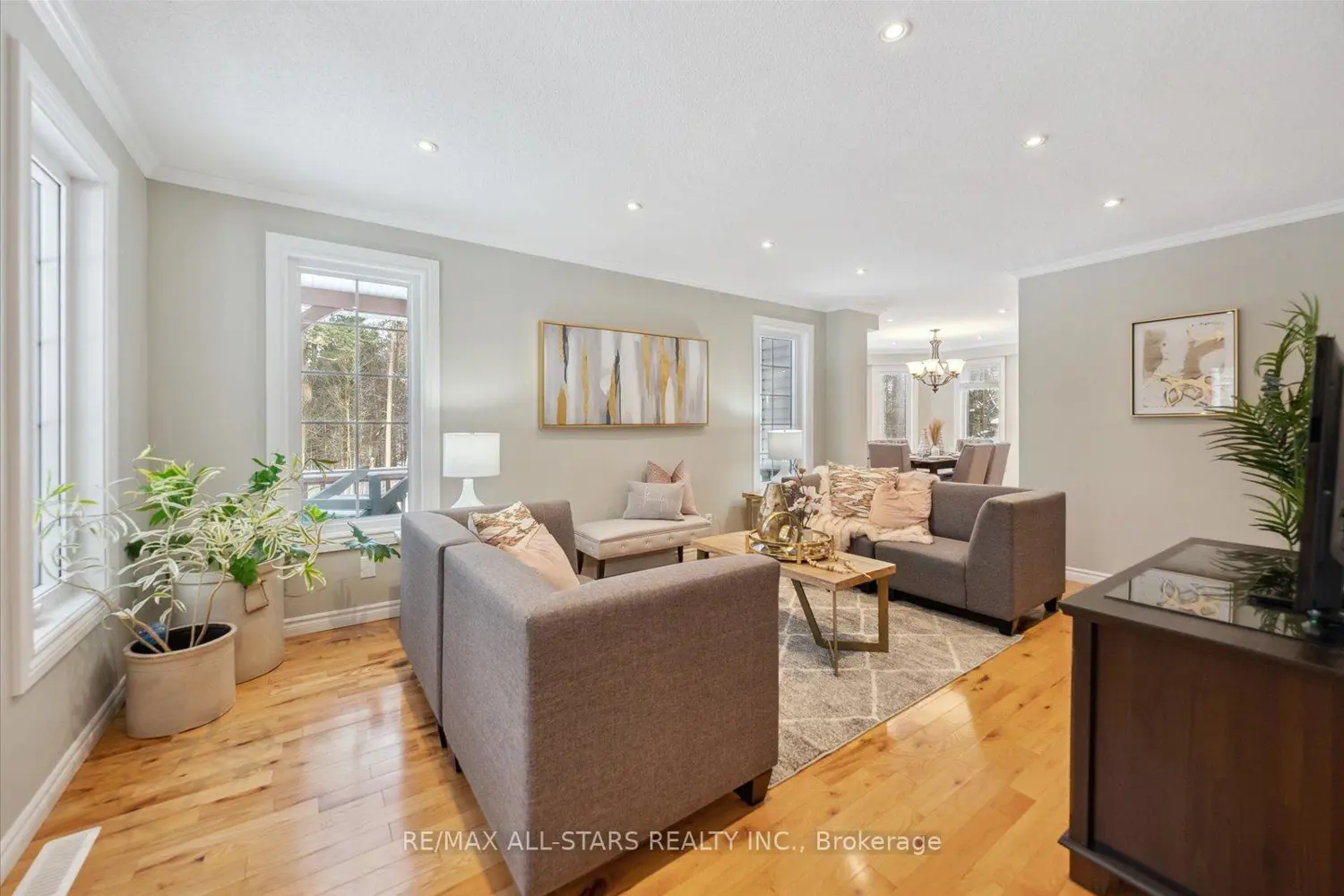 29 Robert Boulevard photo 2