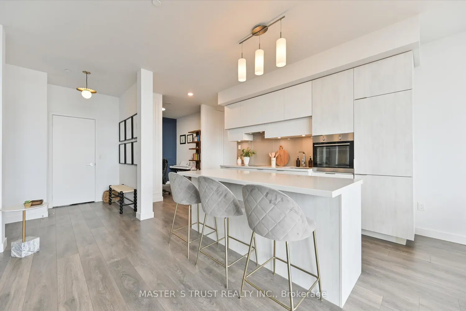 8 Eglinton Avenue Ph 5801 photo 3