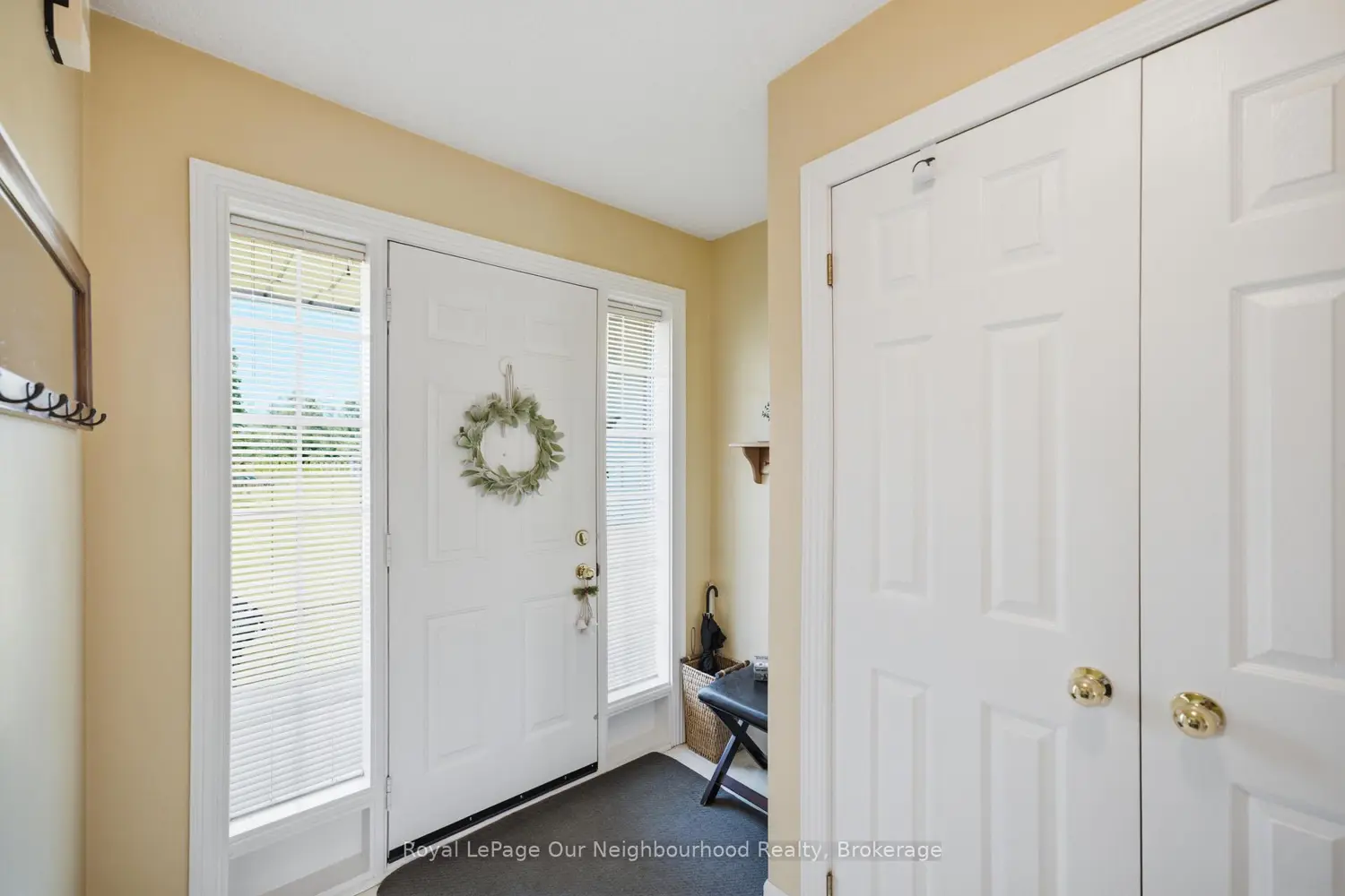 3839 Larose Crescent photo 2