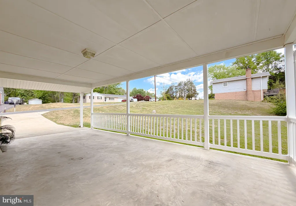 8525 Cardinal Ln, White Plains, MD 20695 photo 5