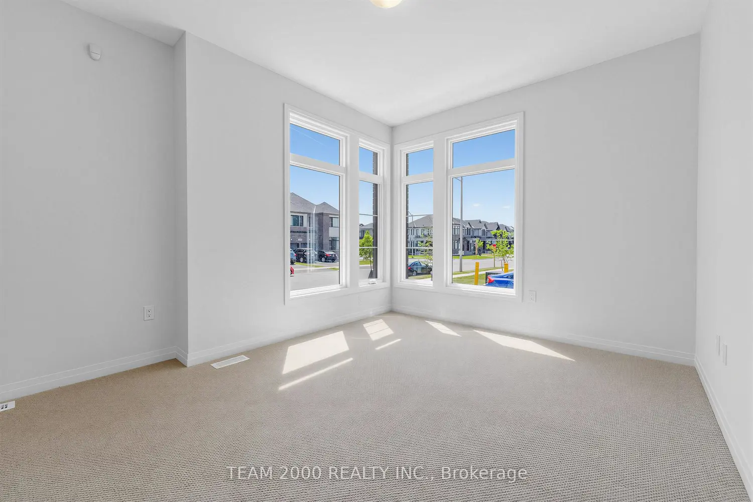 190 Spitfire Drive photo 5