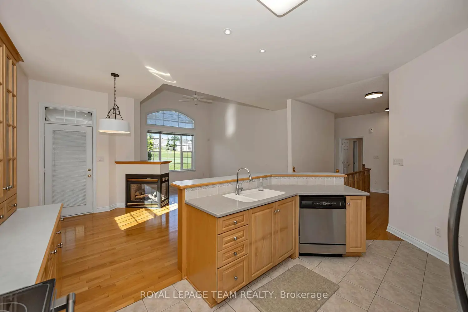 32 Silverthorn Court photo 4