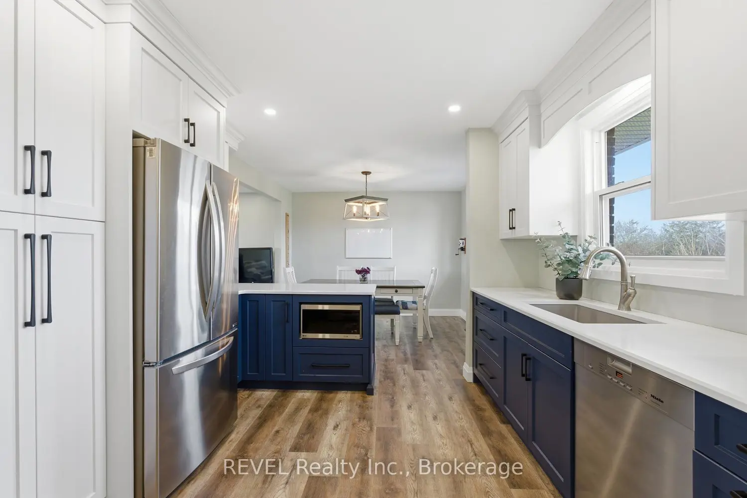 21 Lena Crescent photo 3