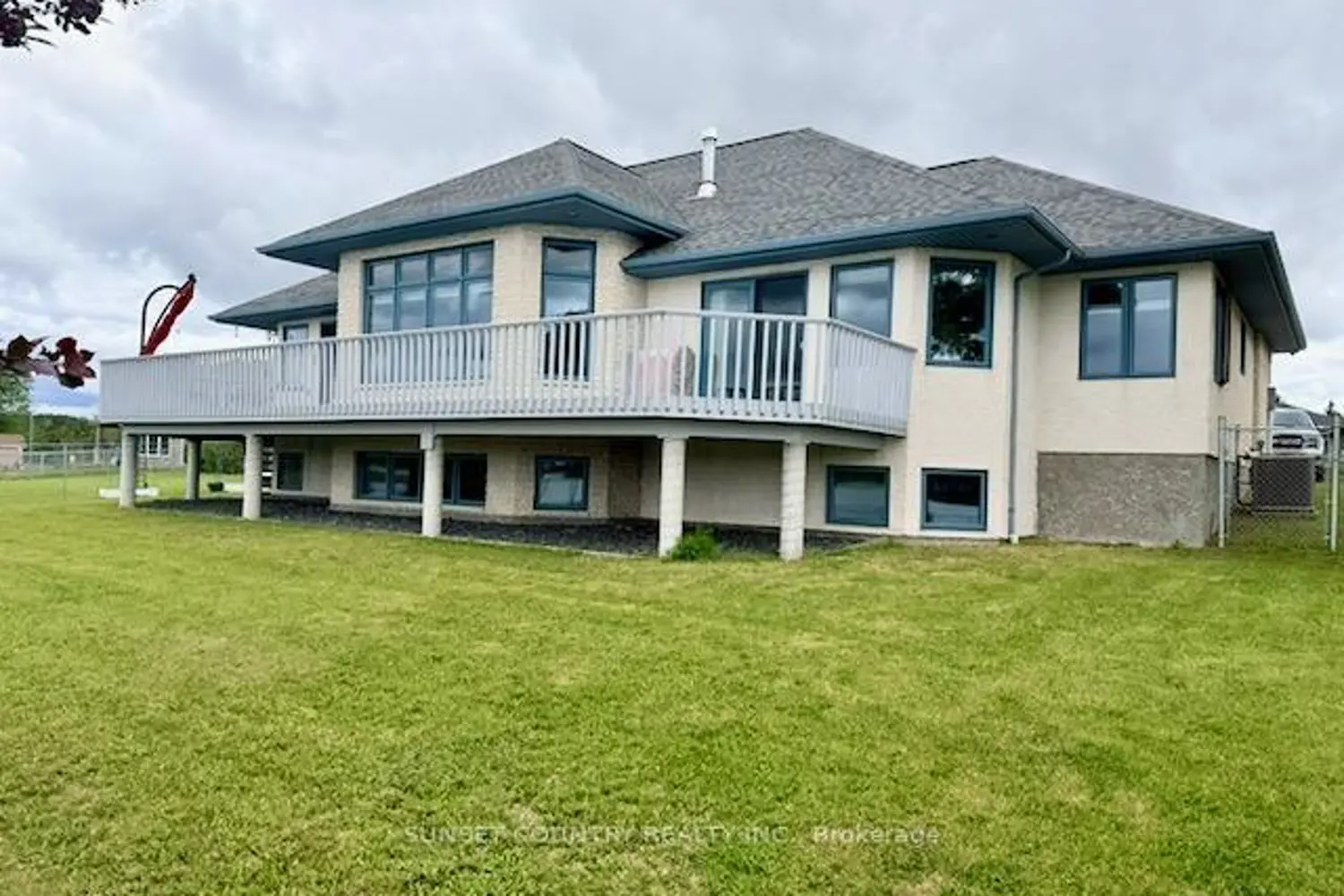 92 Edgewater Drive photo 2