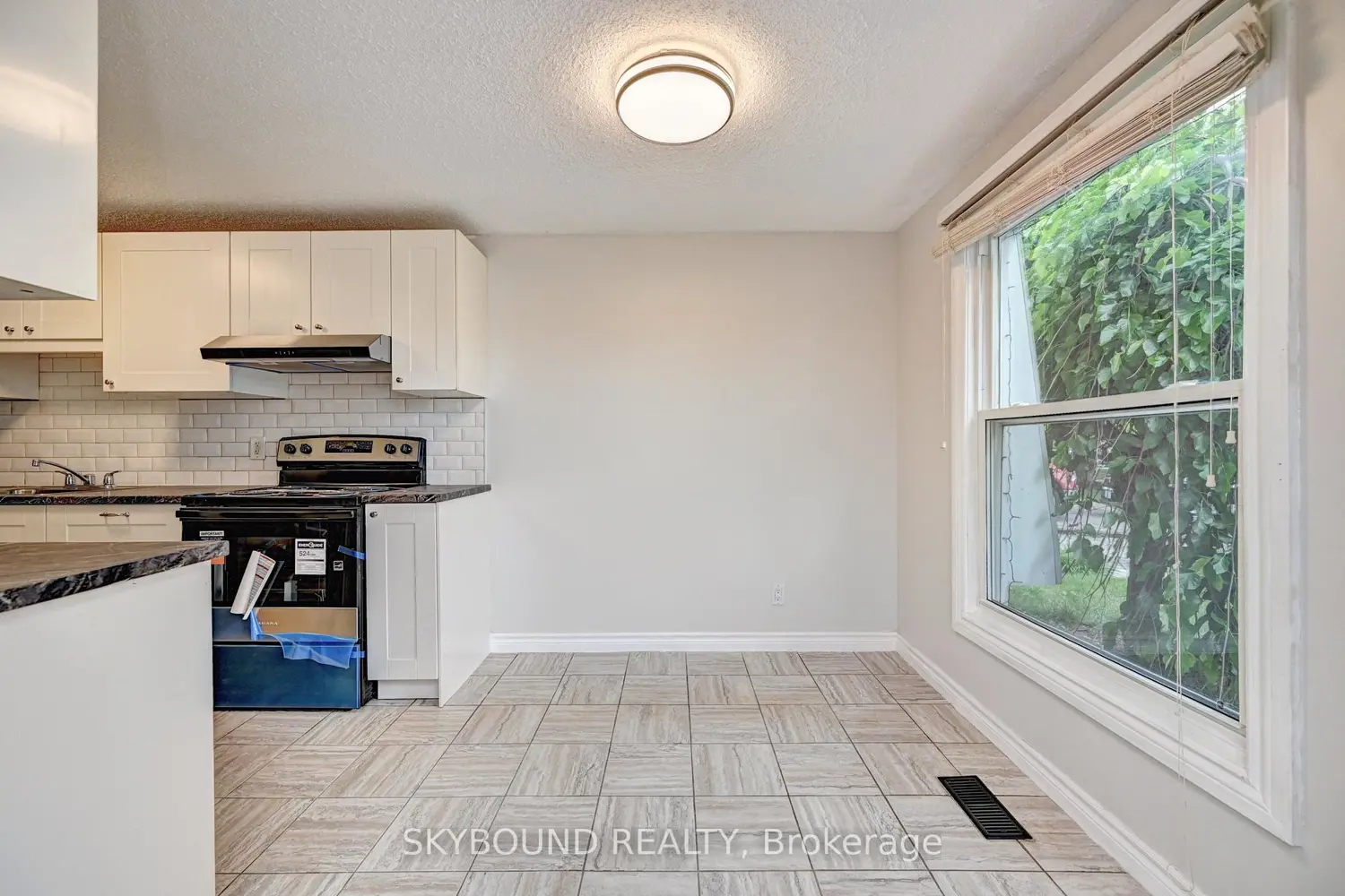48 Cluthe Crescent photo 3