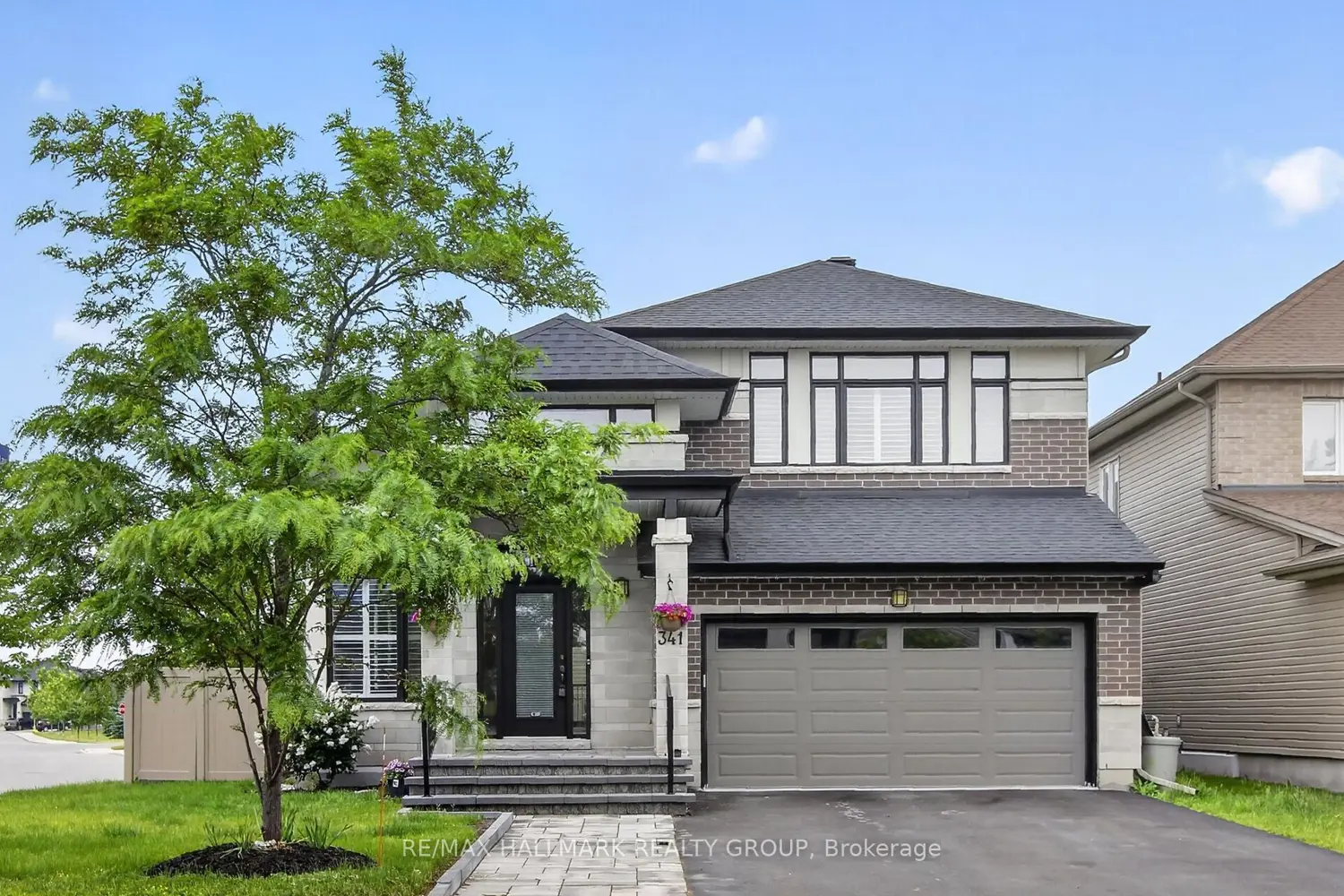 341 Serenade Crescent photo 2