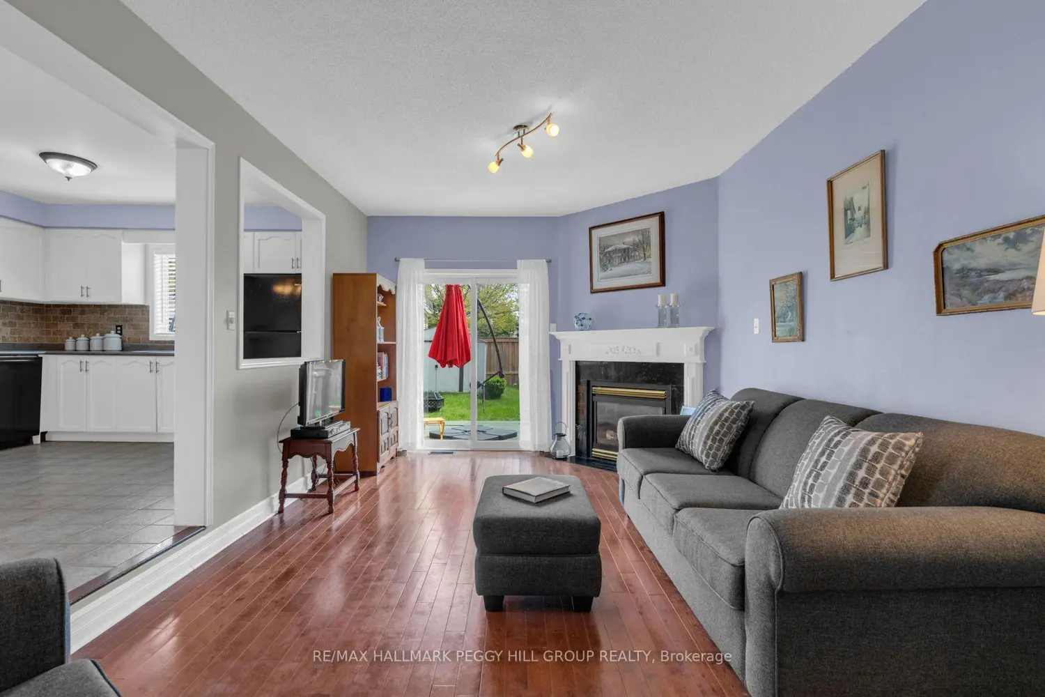 101 Downing Crescent photo 4