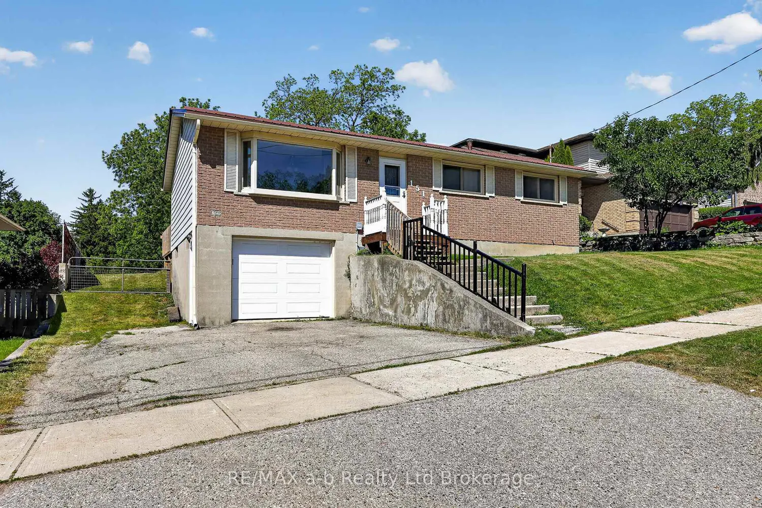 151 Mckeand Street photo 3